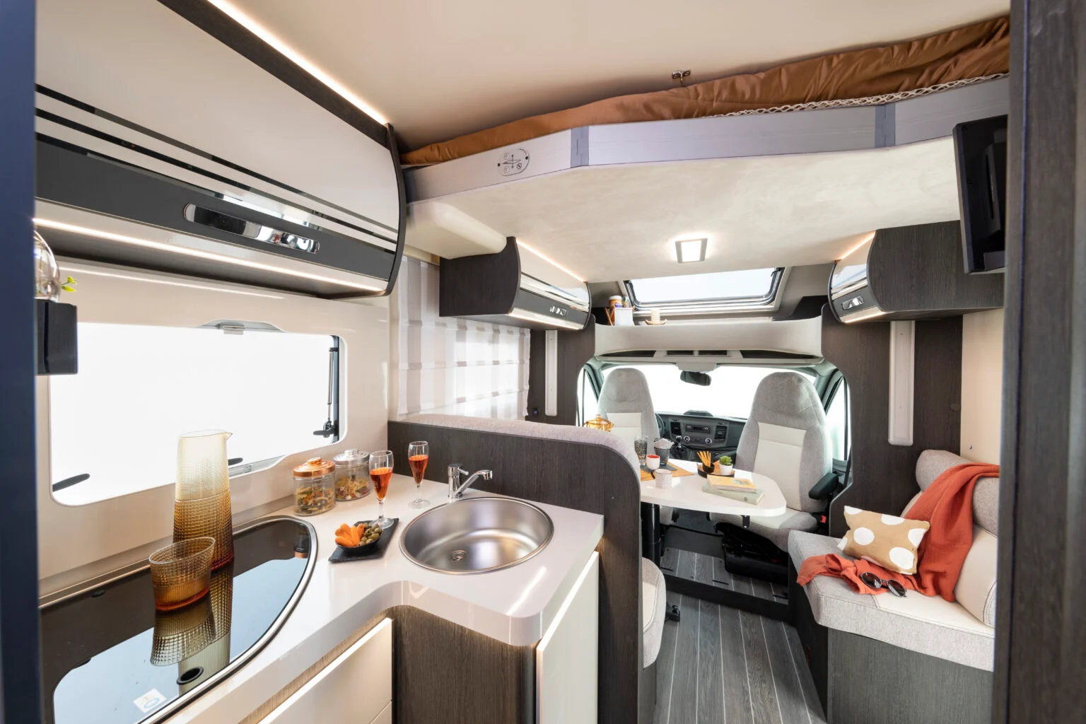 RollerTeam-Kronos-265TL_camper_dinette-1536x1024